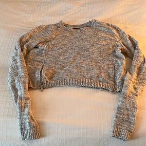 Abercrombie and fitch cropped gray+white sweater